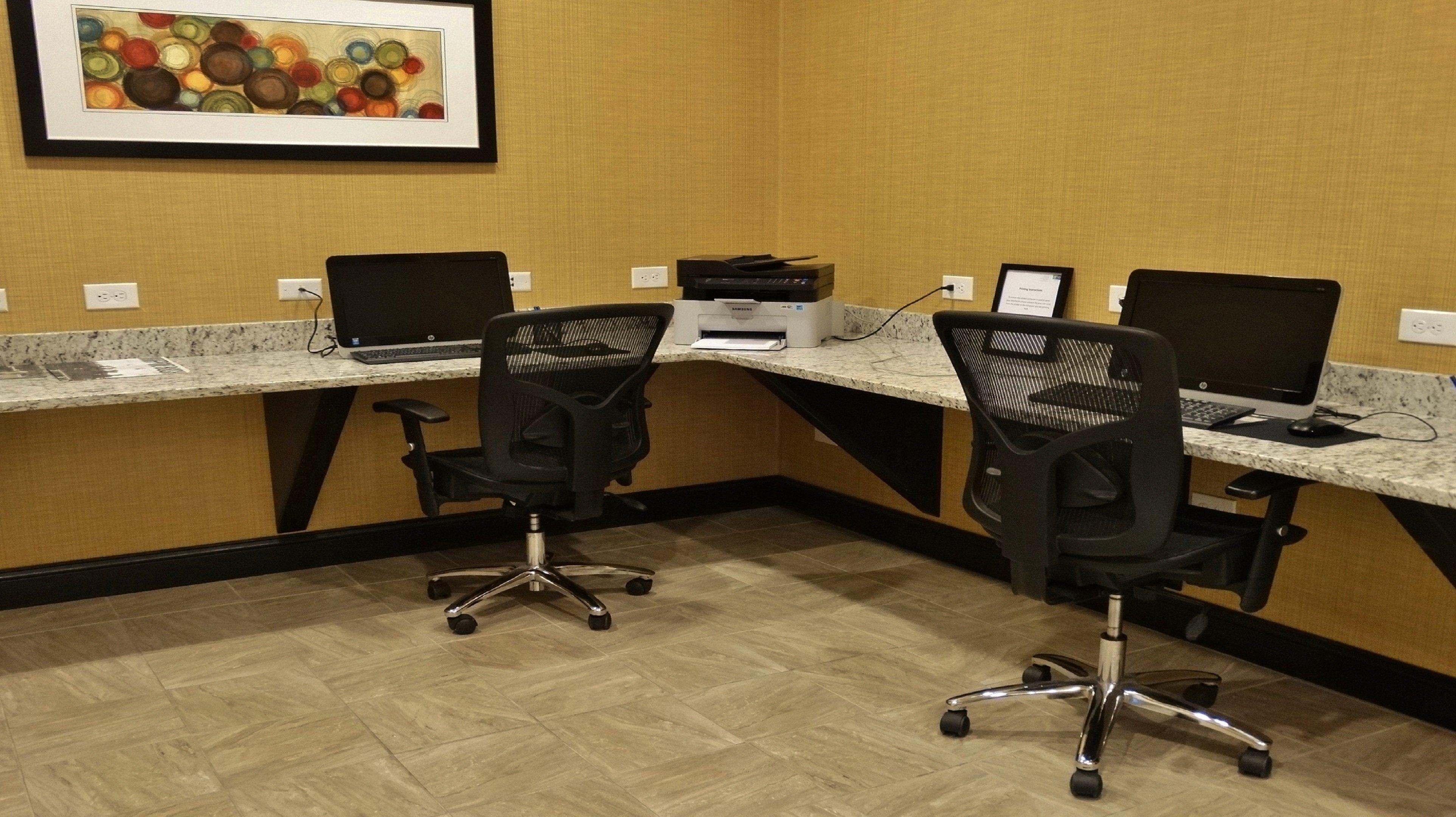 Holiday Inn Express And Suites Montgomery By Ihg Exterior foto